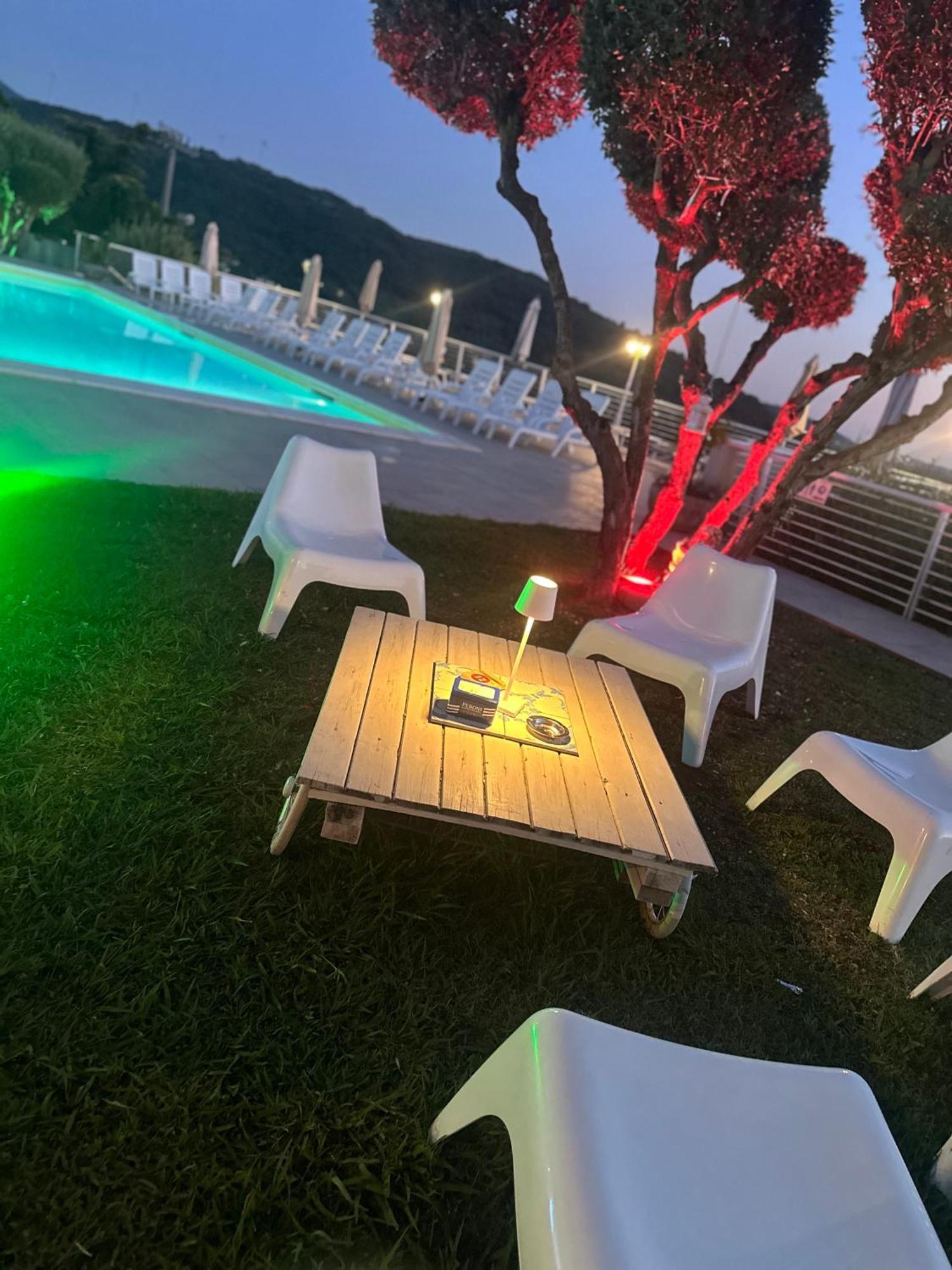 Hotel Ristorante Paradiso Albanella Eksteriør billede