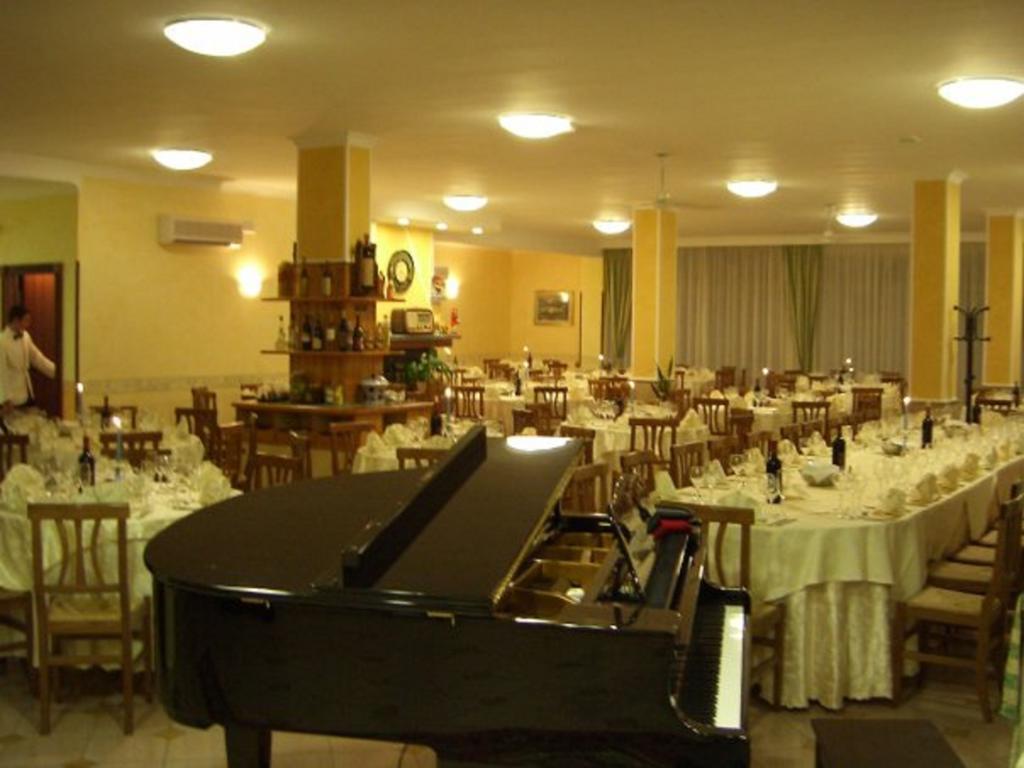 Hotel Ristorante Paradiso Albanella Eksteriør billede