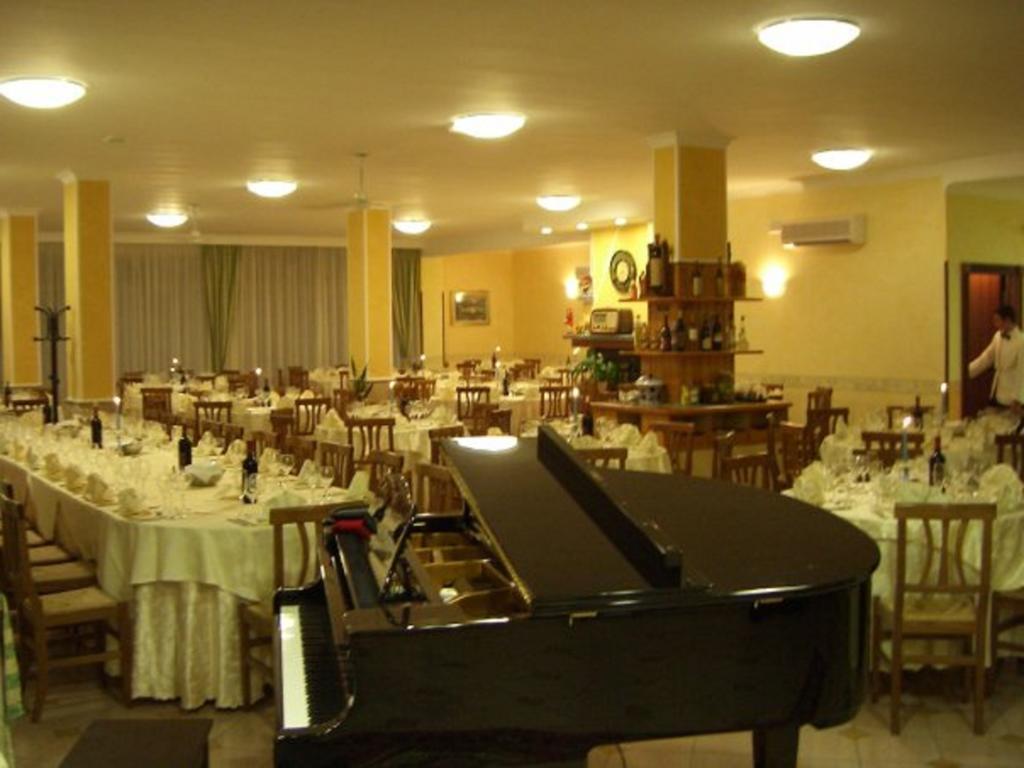 Hotel Ristorante Paradiso Albanella Eksteriør billede
